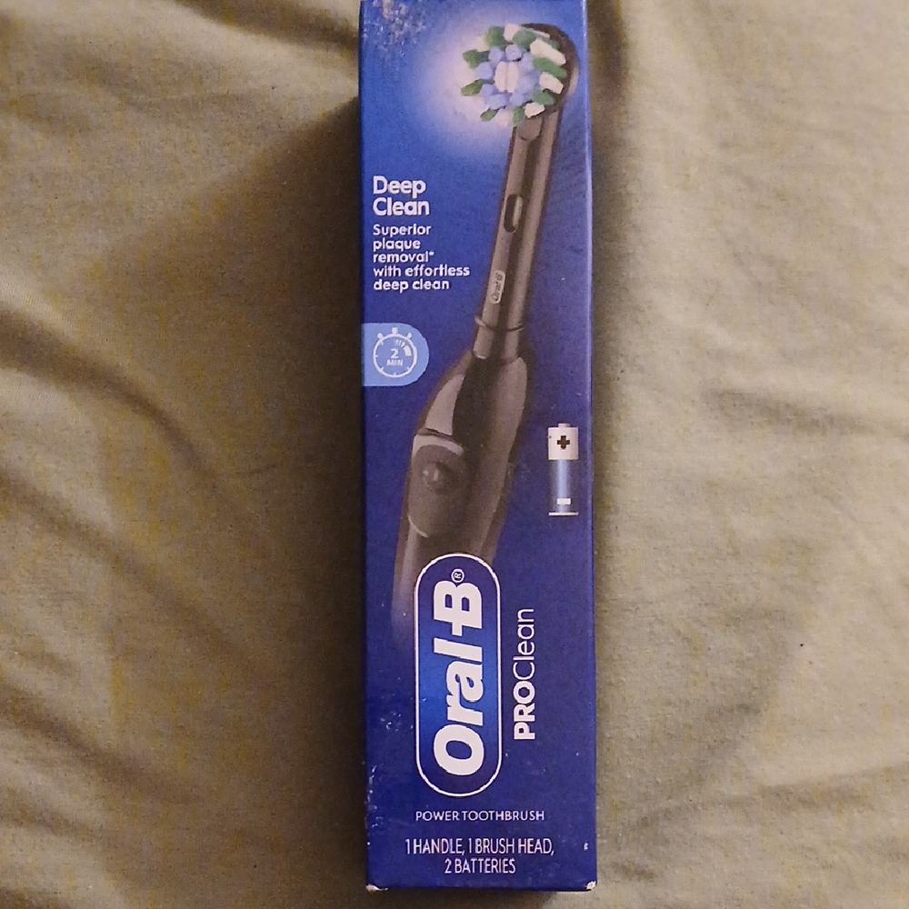 Oral-B Pro Clean Electric Toothbrush In White Ready-2-go W Batteries Included!